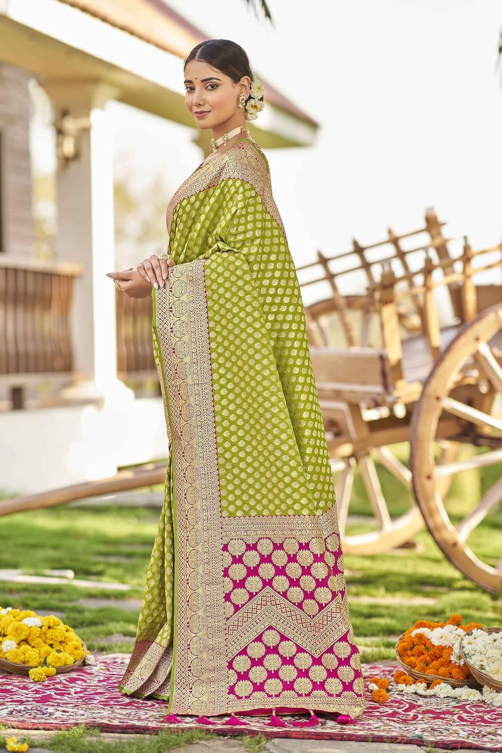 Most Trendy Jacquard Work Woven Saree with Unstitch Blouse Piece