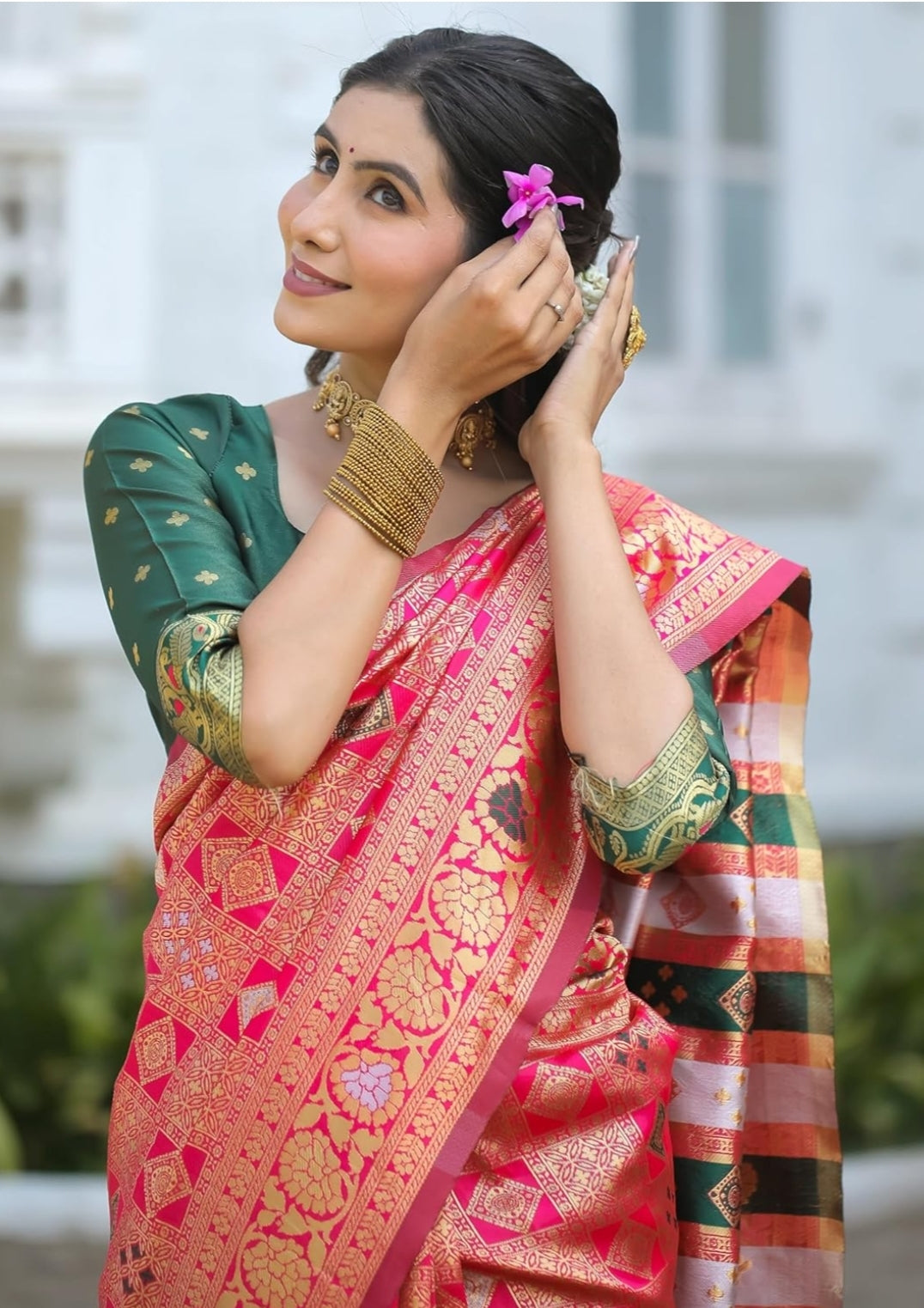 Women's Banarasi Silk Saree with Contrast Border & Rich Zari Weaving Pattern – Festivals & Function | Sarees for Womans